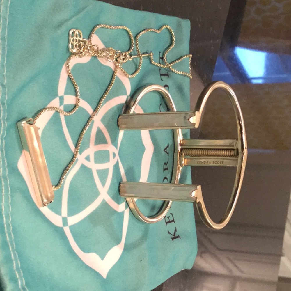 KENDRA SCOTT Bracelet and necklace